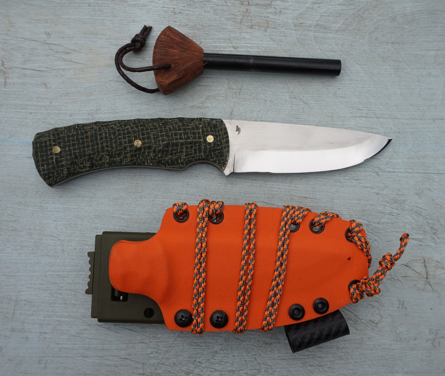 Robust, håndlaget turkniv med tennstål - oransje