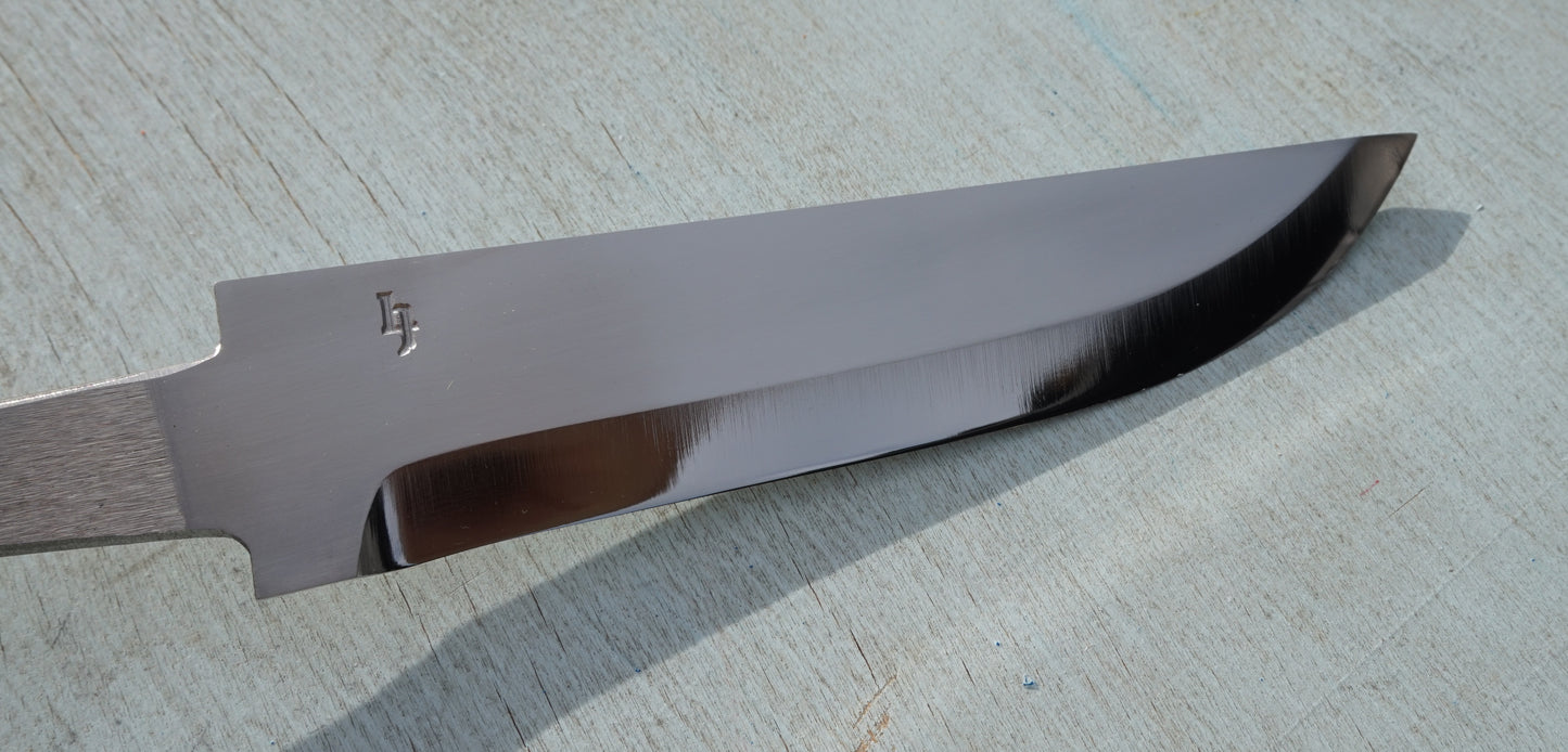 Håndslipt knivblad AEB-L